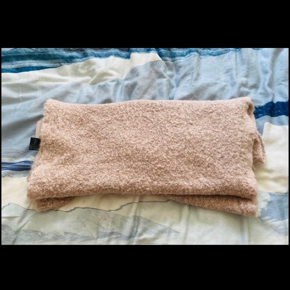 Pink infinity scarf - Picture 2 of 2